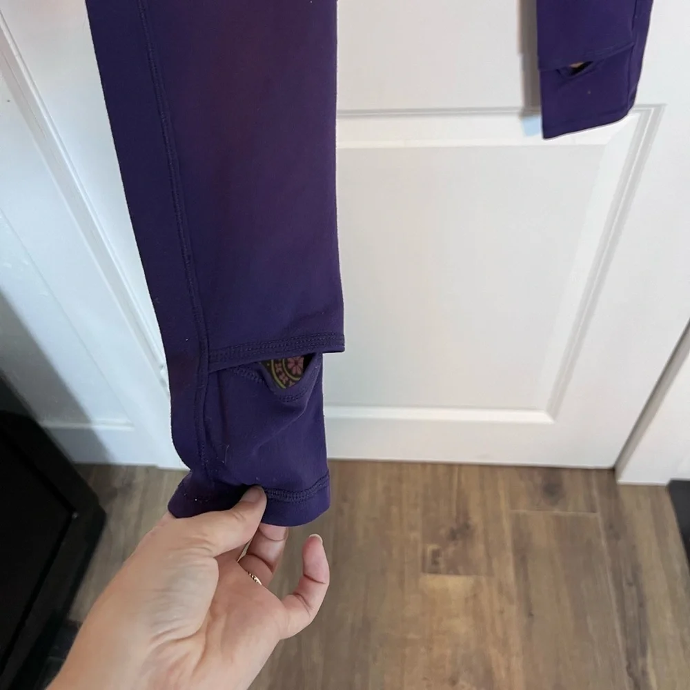 Ivivva by Lululemon Patterned Purple Leggings with Stirrups‎